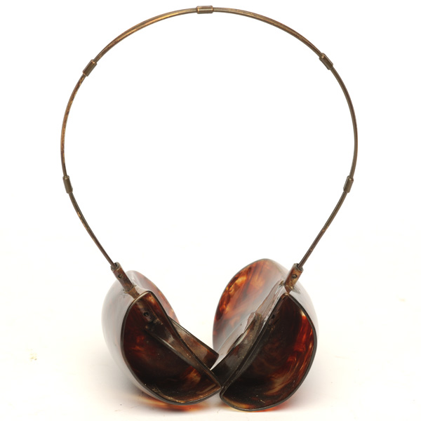 picture shows auricle ear trumpet @ EarTrumpets.com