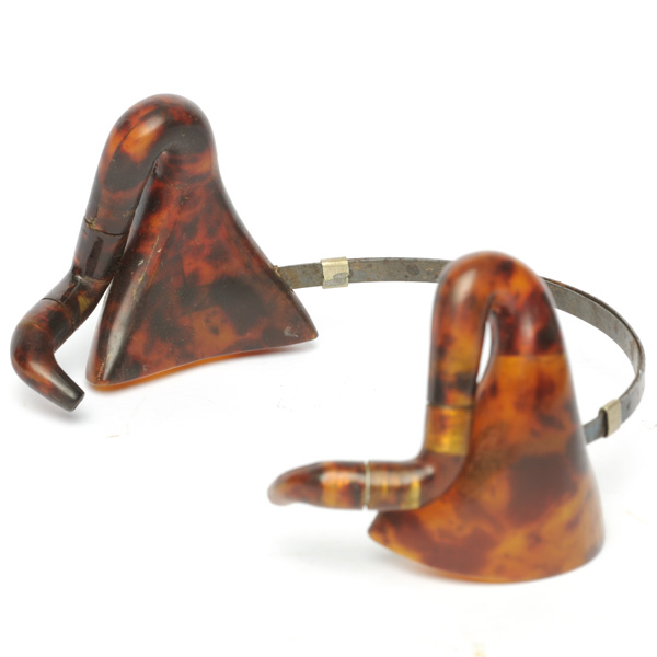 picture shows auricle ear trumpet @ EarTrumpets.com