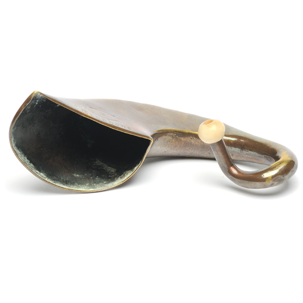 picture shows auricle ear trumpet @ EarTrumpets.com